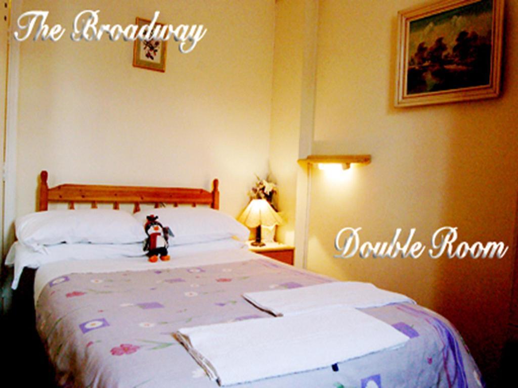 Broadway Lodge Bed And Breakfast Surbiton Room photo