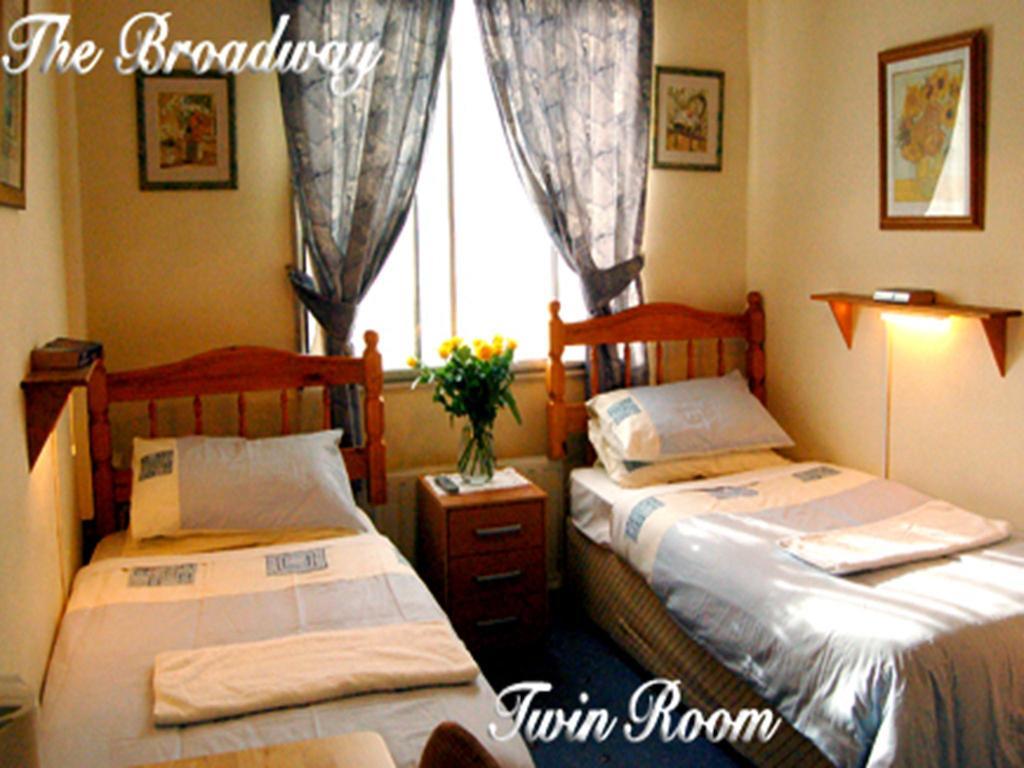 Broadway Lodge Bed And Breakfast Surbiton Room photo